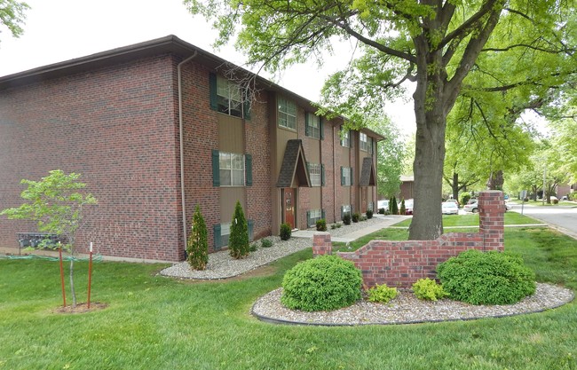 Exterior - Village Gardens Apartments