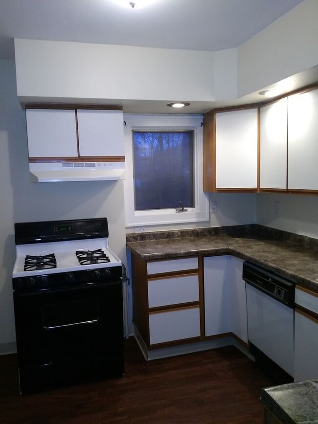 Photo - 2 Bedroom Home - Northwest Rockford