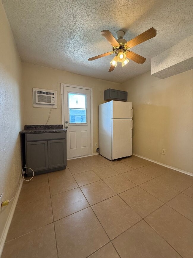 Photo - Conveniently Located Studio with ALL Utilities INCLUDED Unidad 222 B