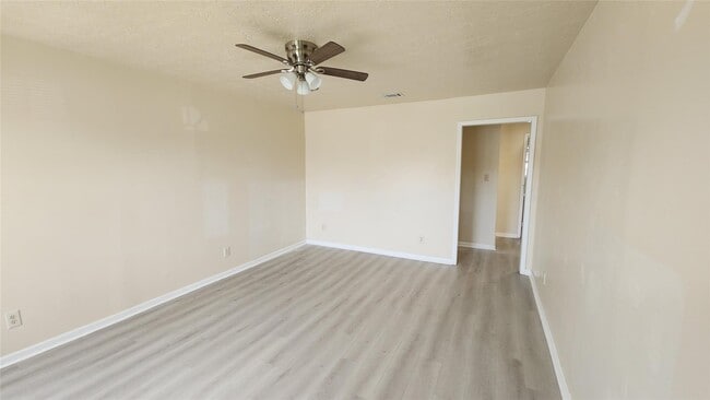Photo - 4415 Groton Dr