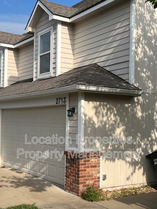Photo - 2713 Grand Cir