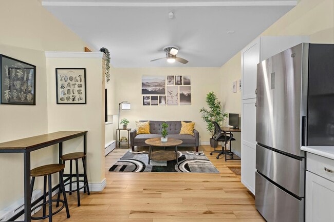 Photo - 137 W 15th St