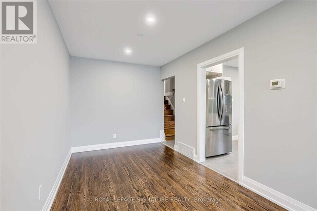 Photo - 2545 Padstow Crescent