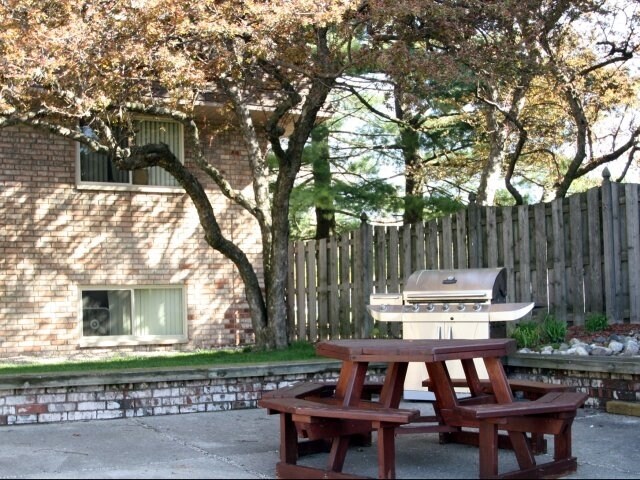 Patio - Kimberly Square Apartments