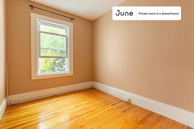 Photo - Room in Shared 6 bed/2 bath home Unidad F