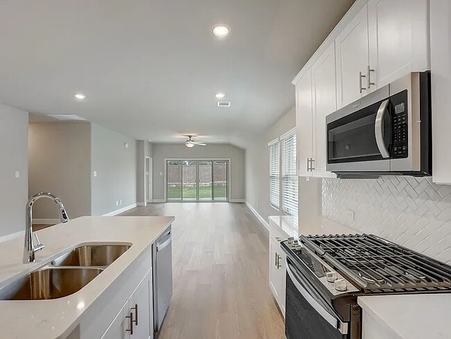 Photo - 1209 Gardendale Holw Ln