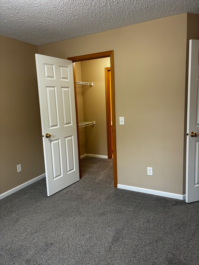 2B 1 B D Master Closet - Whispering Pines