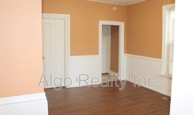 Photo - 861 Marion St