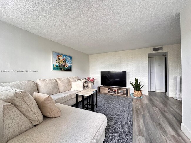 Building Photo - 1801 S Treasure Dr Unit 404 Rental