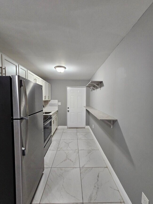 933 W 7th St Unidad A