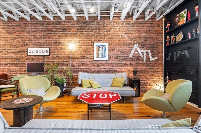 Photo - 230 Bradberry St SW