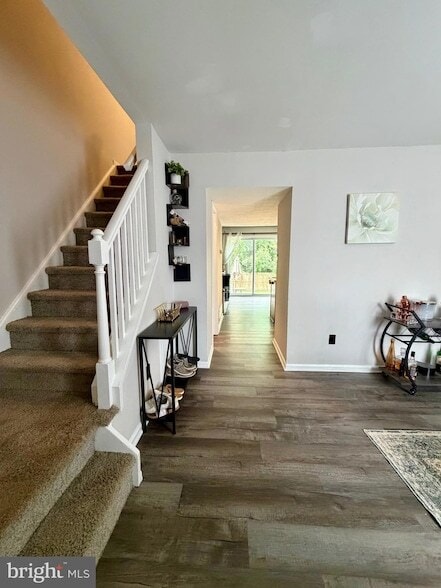 Photo - 415 Strathaven Ct
