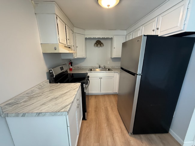 Photo - 190 Ashworth Ave Unit 1C