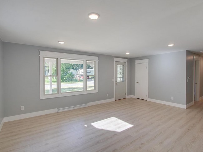 Photo - 1865 Maple Dr