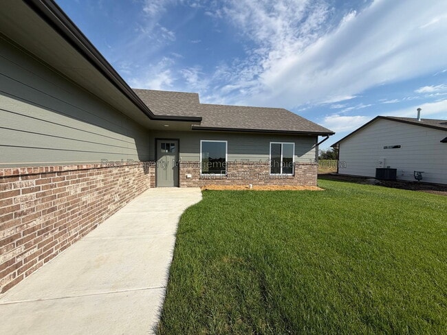 2006 E Limestone St