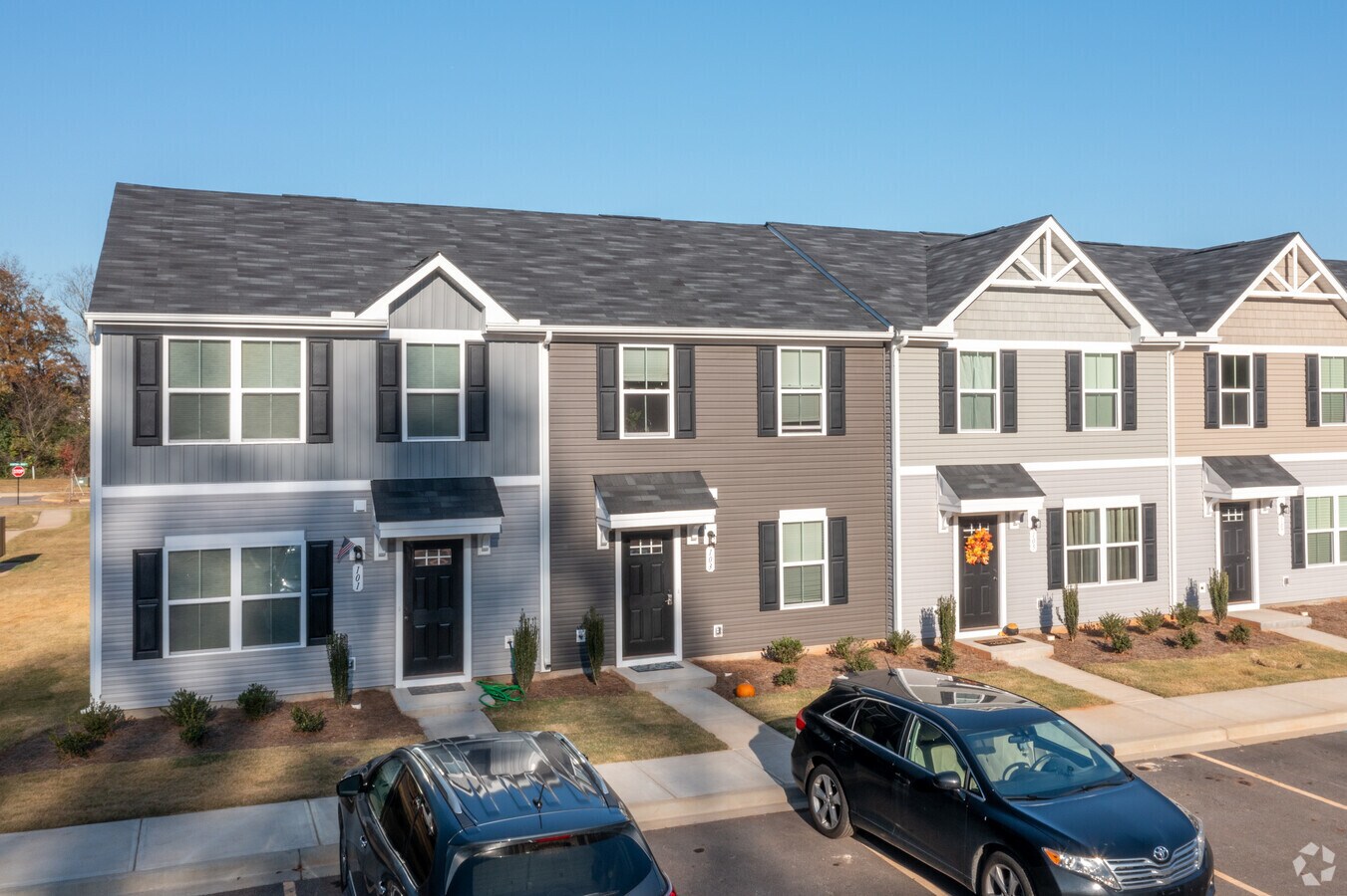 Photo - Hampton Townes Apartments