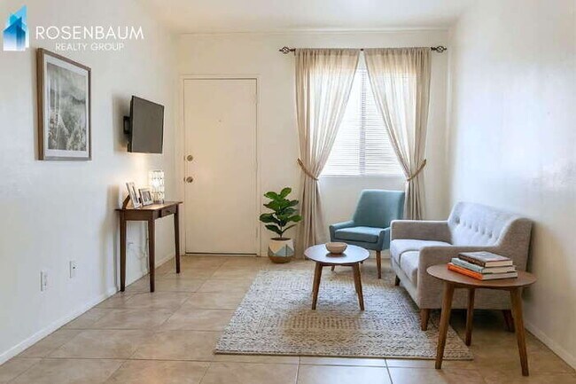 Photo - 2452 N Treat Ave Unidad 2452