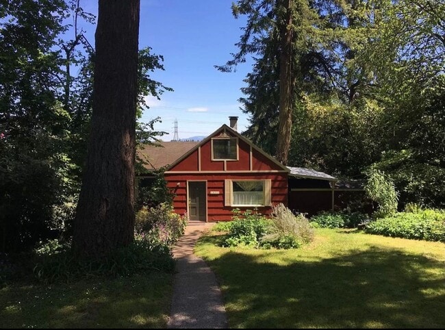 Photo - 3 bedroom 1 bathroom house close to Hendricks Park!