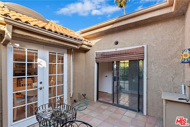 8 Las Cruces Ln