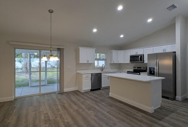 Photo - 214 E Caldwell Dr