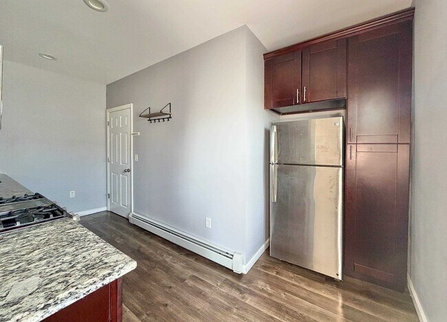 229 71st St Unidad 2R