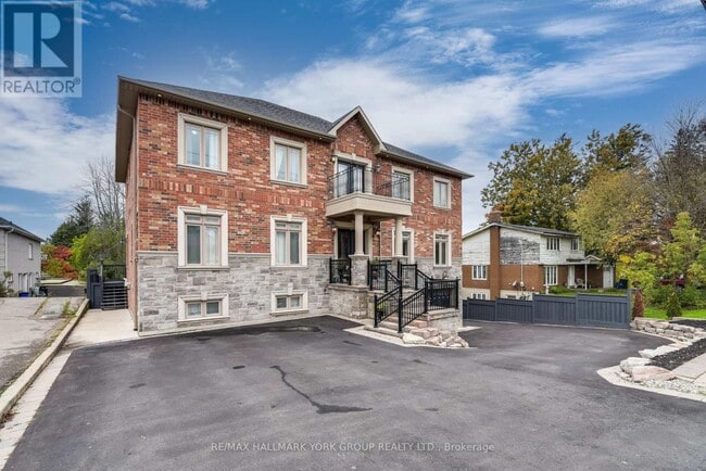 Photo - 13086 Keele St