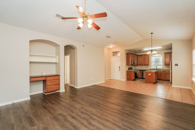 Photo - 1824 Alanbrooke Dr