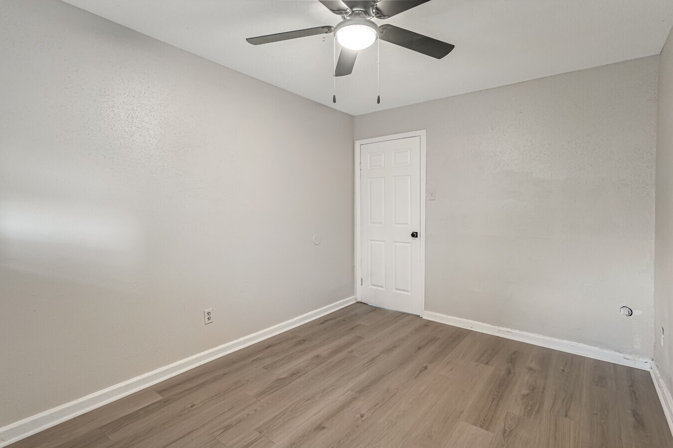 Photo - 4720 Carmen St