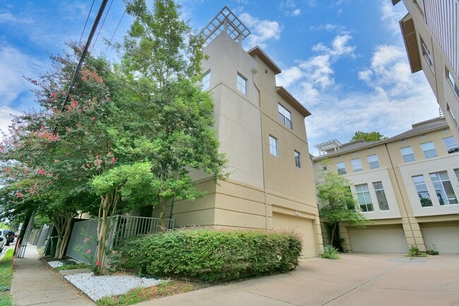 Building Photo - 1118 Columbus St Unit B