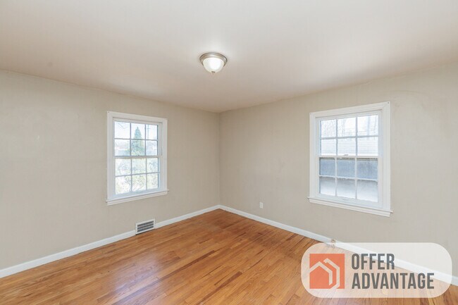 Photo - 1469 Genesee Rd