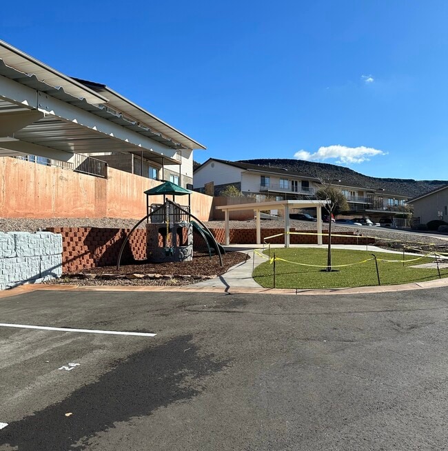 Photo - 435 N Stone Mountain Dr