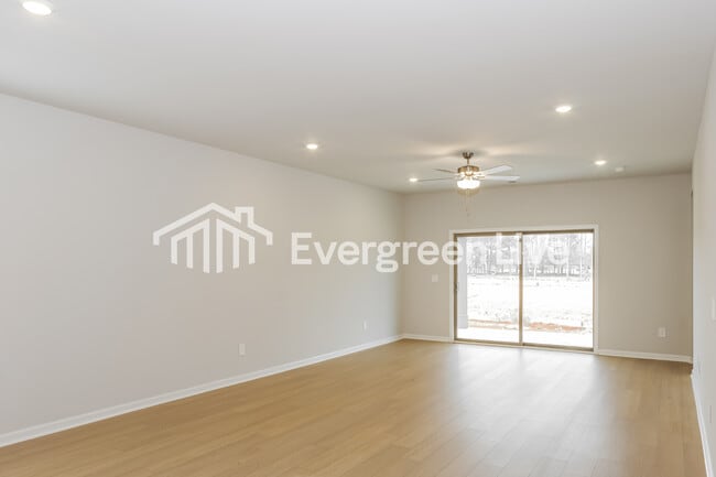 Photo - 160 Fenwick Pl