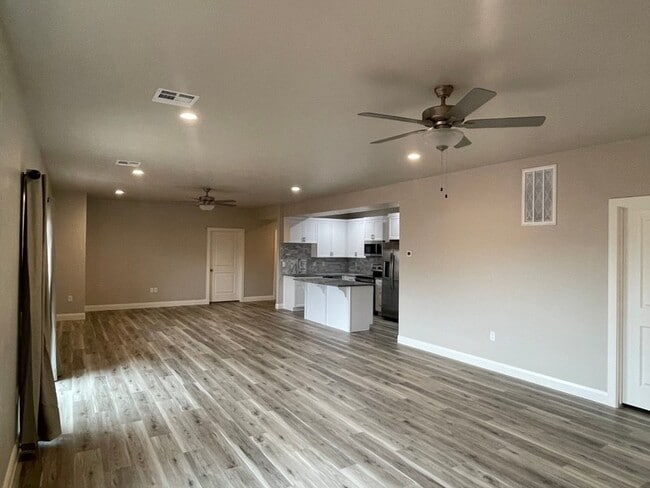 1806 N Crimson Creek Dr
