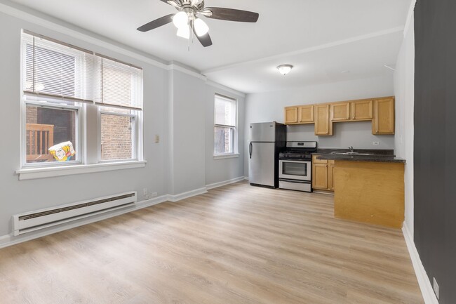 Building Photo - 5863 N Kenmore Ave Rental