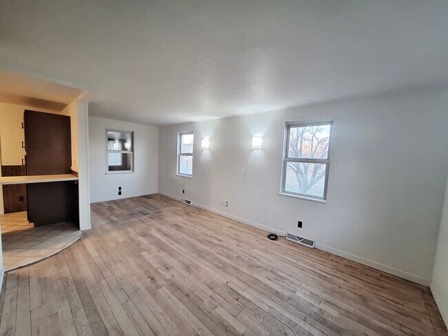 Photo - 991 Loucks Pl