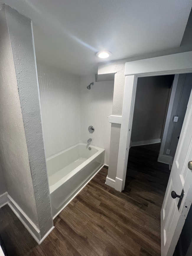 Bathroom Angle 1 - 1125 Manitou Ave