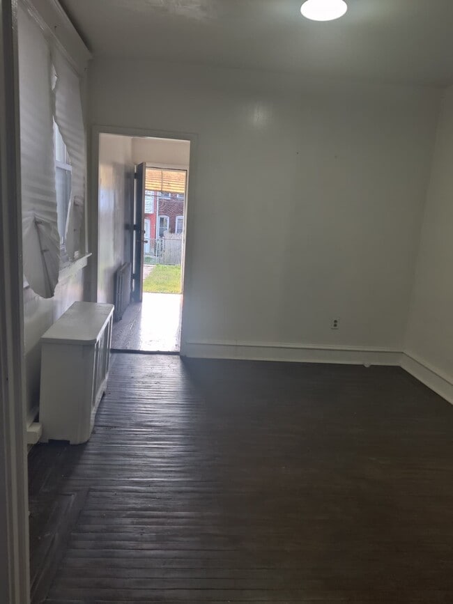 Photo - 6139 Walker St