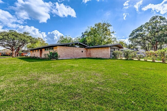 Photo - 5519 Burlinghall Dr