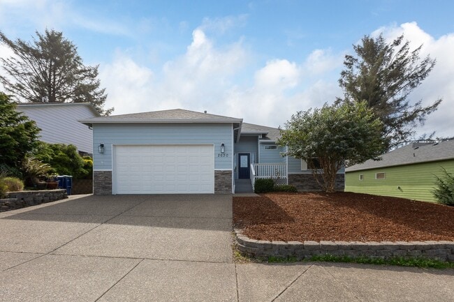 Building Photo - 2630 NE 45th St
