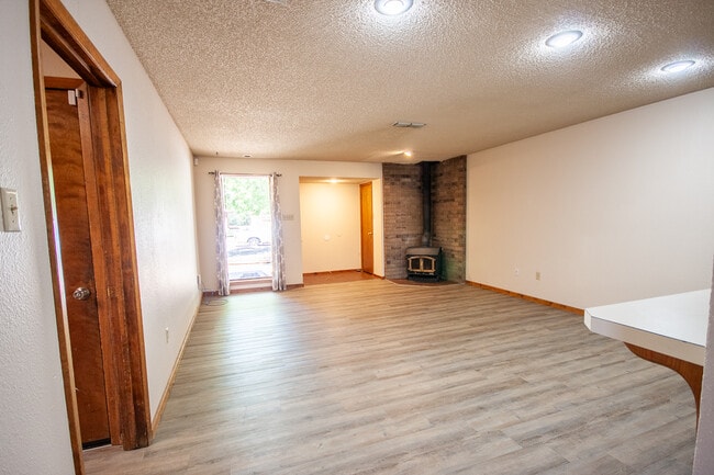 Photo - 809 Stanton Pl