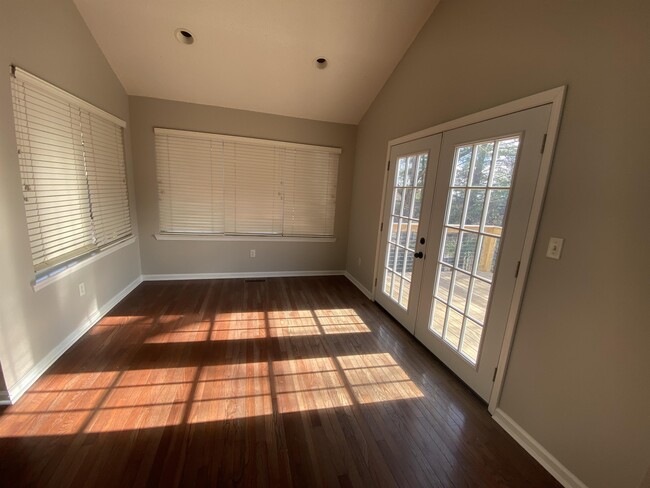 137 Wildwood Forest Ln