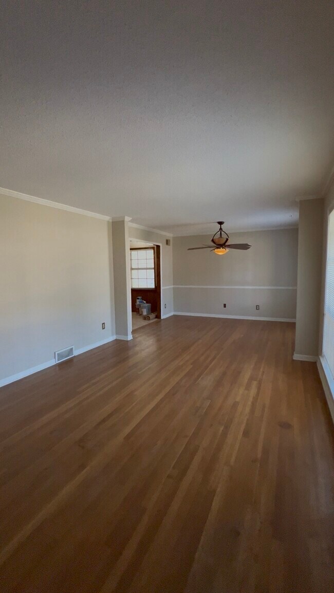 Photo - 3611 Naylor Dr