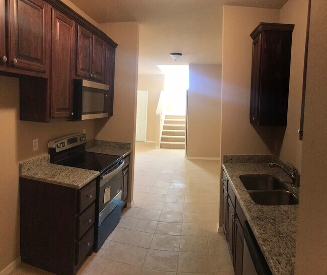 Photo - 4 Bed, 2.5 Bath Duplex