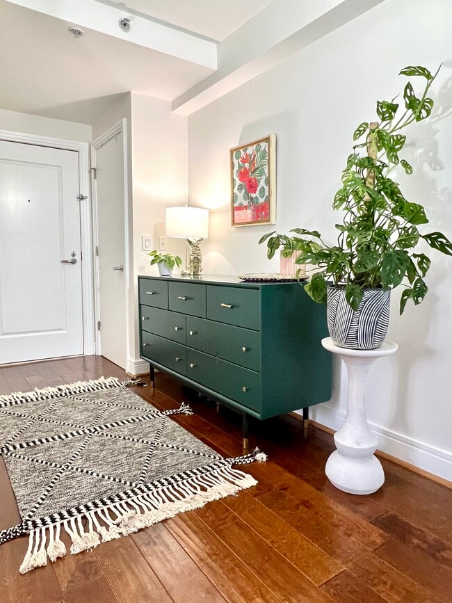 Front entrance & coat closet - 800 4th St SW Condo Unit S702