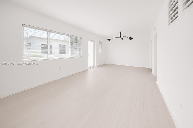 Photo - 1110 Venetian Way Unit 2B