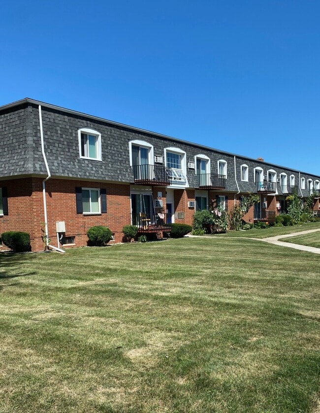 Falcon Crest Apartments For Rent in Saint Clair Shores, MI