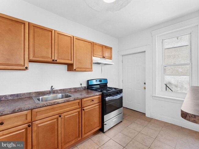 Building Photo - 508 Midvale Ave