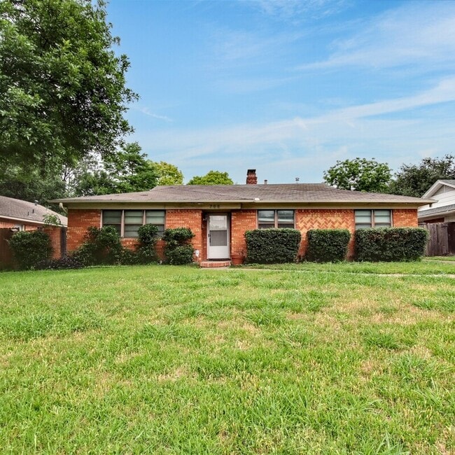 Photo - 708 James Dr House