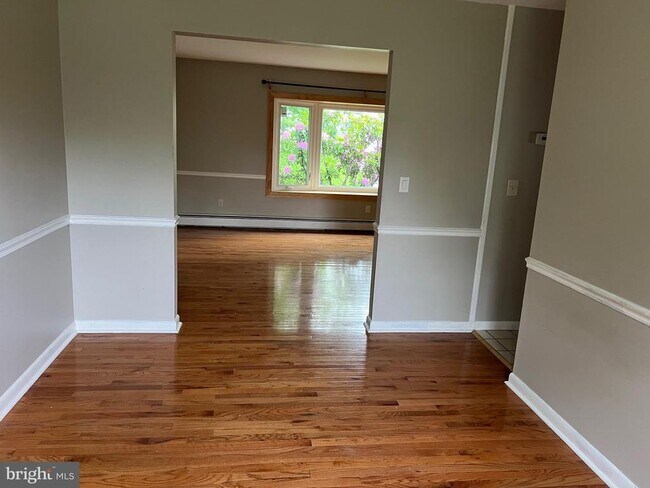 Photo - 7711 Farmdale Ave