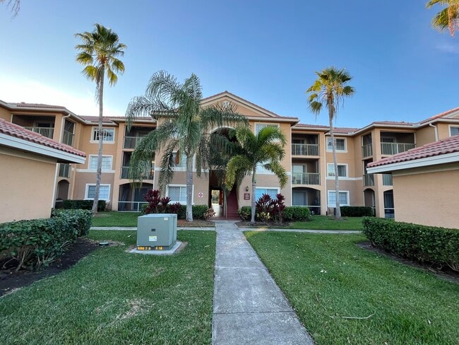 Building Photo - 3736 NW Mediterranean Ln Unit 208